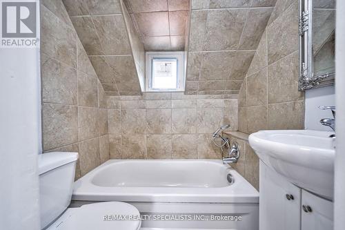 108 Victoria Avenue N, Hamilton, ON - Indoor Photo Showing Bathroom