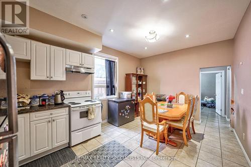108 Victoria Avenue N, Hamilton, ON - Indoor Photo Showing Kitchen
