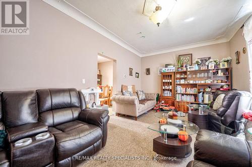108 Victoria Avenue N, Hamilton, ON - Indoor Photo Showing Living Room