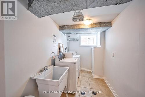 108 Victoria Ave N, Hamilton, ON - Indoor Photo Showing Laundry Room