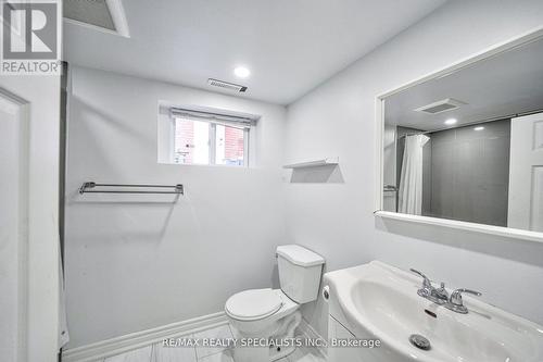 108 Victoria Avenue N, Hamilton, ON - Indoor Photo Showing Bathroom