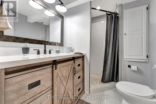 19 Debby Cres, Brantford, ON - Indoor Photo Showing Bathroom