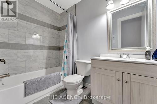 19 Debby Cres, Brantford, ON - Indoor Photo Showing Bathroom