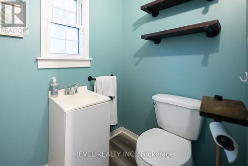 55 Elgin Avenue, Norfolk, ON - Indoor Photo Showing Bathroom
