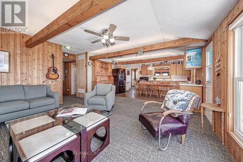 5 Forsyth'S Road, Carling, ON - Indoor Photo Showing Living Room