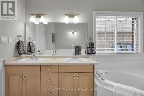 42 Stone Ridge Crescent, Middlesex Centre, ON - Indoor Photo Showing Bathroom