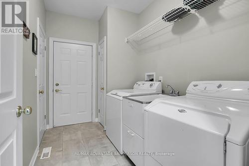 42 Stone Ridge Crescent, Middlesex Centre, ON - Indoor Photo Showing Laundry Room