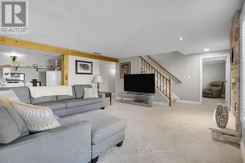 42 Stone Ridge Crescent, Middlesex Centre, ON - Indoor Photo Showing Living Room