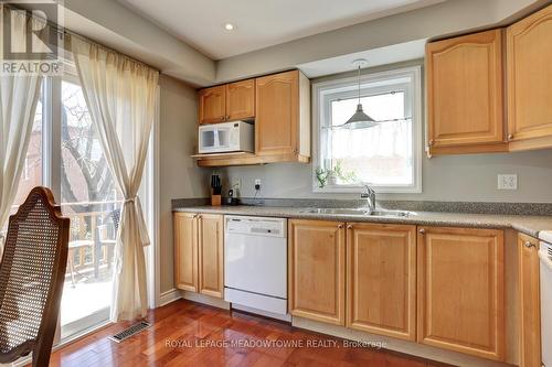 2470 Bankside Dr, Mississauga, ON - Indoor Photo Showing Kitchen With Double Sink