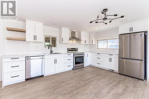 444 Park Street, Tay, ON - Indoor Photo Showing Kitchen With Upgraded Kitchen