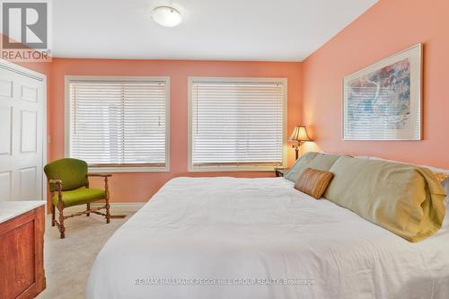 31 Bards Beach Road, Oro-Medonte, ON - Indoor Photo Showing Bedroom