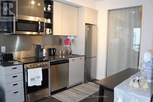 #1009 -10 De Boers Dr, Toronto, ON - Indoor Photo Showing Kitchen With Upgraded Kitchen