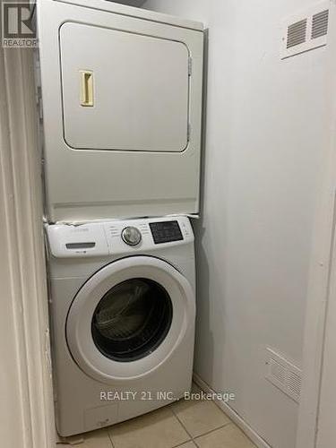 222 Lech Walesa Dr Drive, Mississauga, ON - Indoor Photo Showing Laundry Room