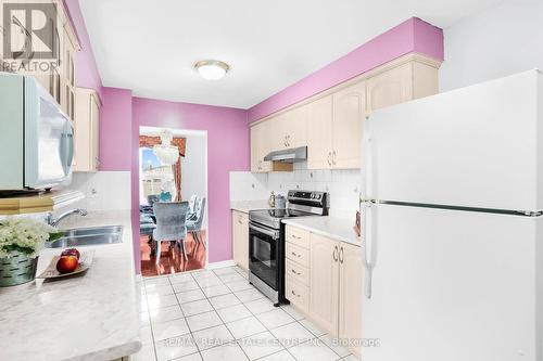 6 Banting Cres, Brampton, ON - Indoor Photo Showing Kitchen With Double Sink