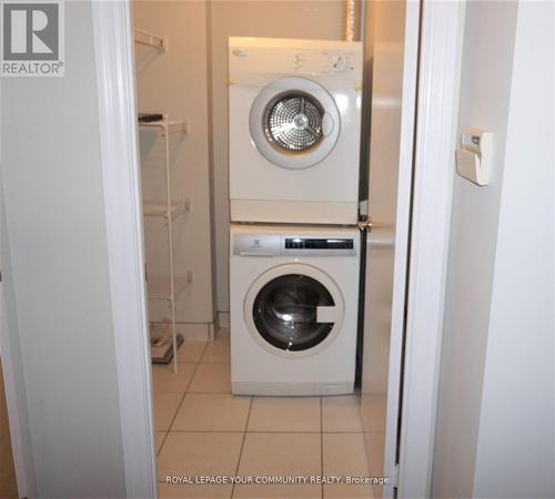#806 -8 Scollard St, Toronto, ON - Indoor Photo Showing Laundry Room