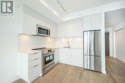 #3215 -25 Richmond St, Toronto, ON - Indoor Photo Showing Kitchen With Upgraded Kitchen