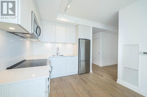 #3215 -25 Richmond St, Toronto, ON - Indoor Photo Showing Kitchen With Upgraded Kitchen