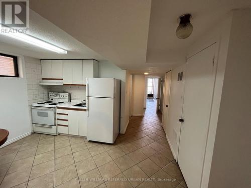#Lwr Lvl -222 Mortimer Ave, Toronto, ON - Indoor Photo Showing Kitchen