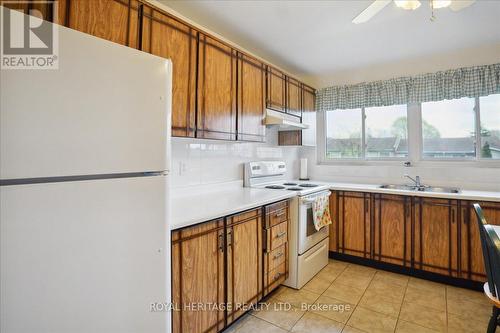 #14 -1958 Rosefield Rd, Pickering, ON - Indoor Photo Showing Kitchen With Double Sink