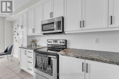 28 Avening Drive, Vaughan, ON - Indoor Photo Showing Kitchen With Upgraded Kitchen
