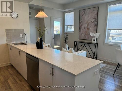 #78 -370 Red Maple Rd, Richmond Hill, ON - Indoor Photo Showing Kitchen