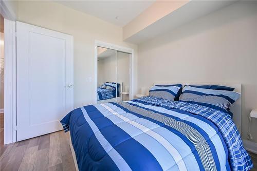 16 Concord Place|Unit #124, Grimsby, ON - Indoor Photo Showing Bedroom