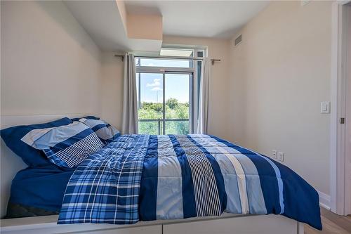 16 Concord Place|Unit #124, Grimsby, ON - Indoor Photo Showing Bedroom