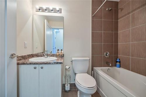 16 Concord Place|Unit #124, Grimsby, ON - Indoor Photo Showing Bathroom