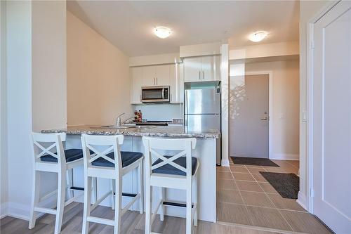 16 Concord Place|Unit #124, Grimsby, ON - Indoor Photo Showing Kitchen
