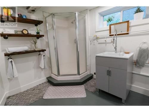 101 Third Street, Street E, Revelstoke, BC - Indoor Photo Showing Bathroom