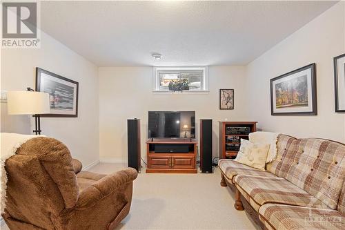 157 Royal Landing Gate, Kemptville, ON - Indoor Photo Showing Living Room