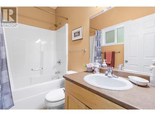 514 8 Street Se, Salmon Arm, BC - Indoor Photo Showing Bathroom