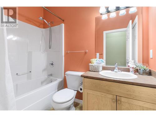 514 8 Street Se, Salmon Arm, BC - Indoor Photo Showing Bathroom
