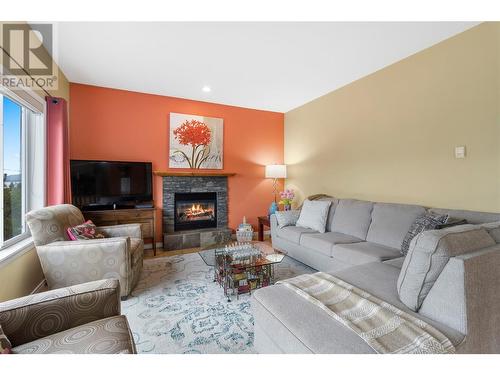 514 8 Street Se, Salmon Arm, BC - Indoor Photo Showing Living Room With Fireplace