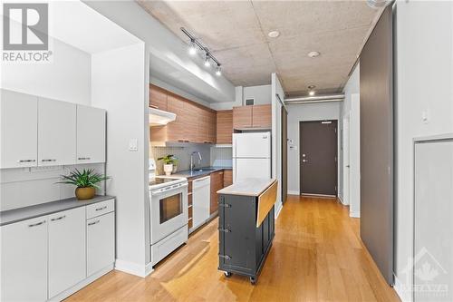 354 Gladstone Avenue Unit#604, Ottawa, ON - Indoor Photo Showing Kitchen