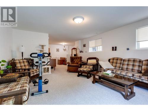 2141 Faulkner Court, West Kelowna, BC - Indoor Photo Showing Living Room