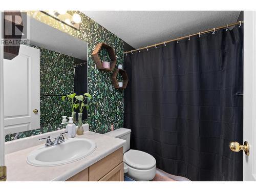 3160 Casorso Road Unit# 303, Kelowna, BC - Indoor Photo Showing Bathroom