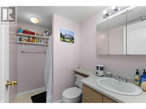 3160 Casorso Road Unit# 303, Kelowna, BC - Indoor Photo Showing Bathroom