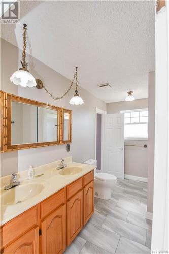 584 Saulnier Ouest Street, Tracadie, NB - Indoor Photo Showing Bathroom