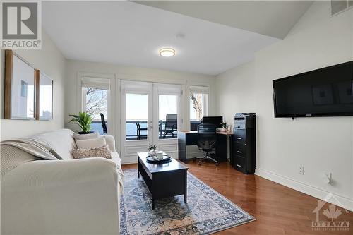 330 Gardiner Shore Road, Carleton Place, ON - Indoor Photo Showing Living Room