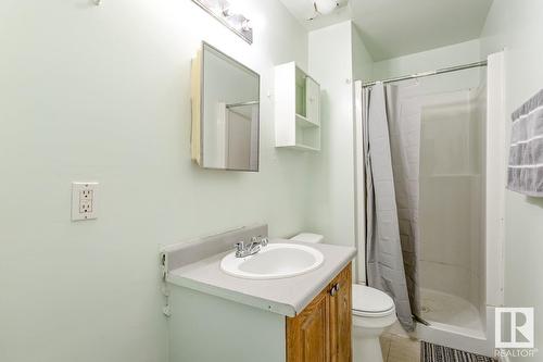 9263 110A Av Nw, Edmonton, AB - Indoor Photo Showing Bathroom