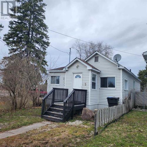 5 Wilcox Ave, Sault Ste Marie, ON - Outdoor