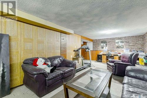 592 24Th Street E, Prince Albert, SK - Indoor Photo Showing Living Room