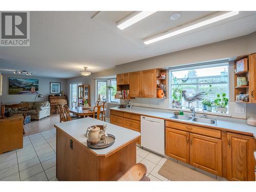 166 Heather Place, Penticton, BC - Indoor Photo Showing Kitchen With Double Sink