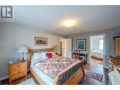 166 Heather Place, Penticton, BC - Indoor Photo Showing Bedroom