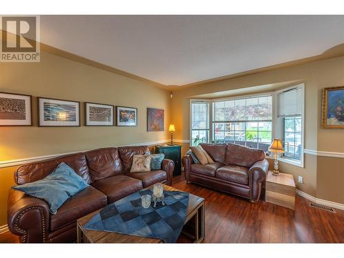 166 Heather Place, Penticton, BC - Indoor Photo Showing Living Room