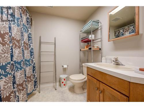 166 Heather Place, Penticton, BC - Indoor Photo Showing Bathroom