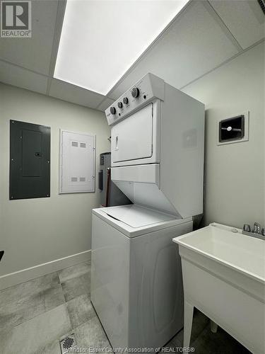 2550 Sandwich West Parkway Unit# 319, Lasalle, ON - Indoor Photo Showing Laundry Room