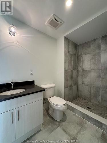 2550 Sandwich West Parkway Unit# 319, Lasalle, ON - Indoor Photo Showing Bathroom
