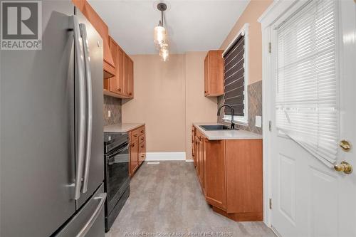 1292 Chilver, Windsor, ON - Indoor Photo Showing Kitchen